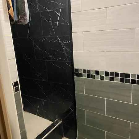 Cosy With Shared Bathroom * Massy (Essonne)